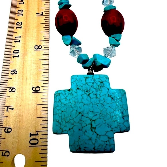 Turquoise Howlite & Red Beaded Necklace With Cross Pendant. N37 - Picture 9 of 9